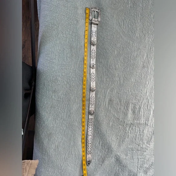 BLAZIN ROXX FLORAL CONCHO & CRYSTAL METALLIC SILVER LEATHER BELT - Picture 6 of 6